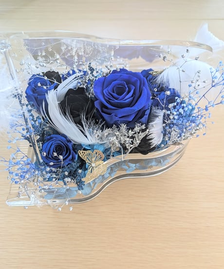 プリザーブドフラワー／グランドピアノシリーズ黒薔薇の魔法発動中／青い薔薇と黒薔薇の天使の音色