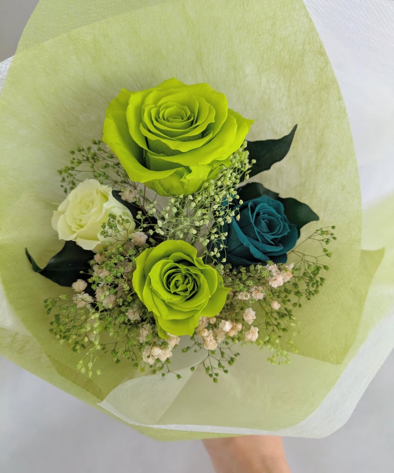 大輪グリーンローズと3色の薔薇とかすみ草のふんわり花束