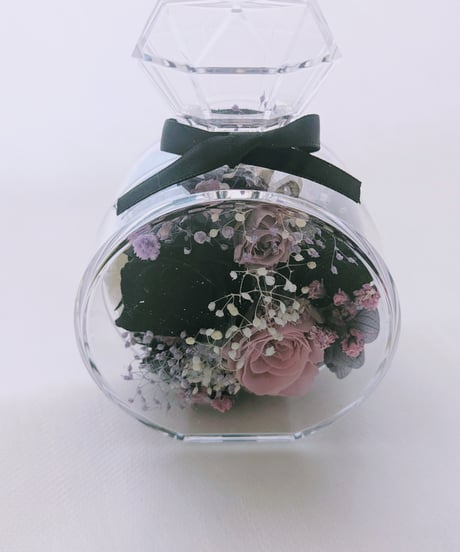プリザーブドフラワー黒薔薇の魔法発動中シリーズ／薔薇とかすみ草の香水瓶フラワーギフト