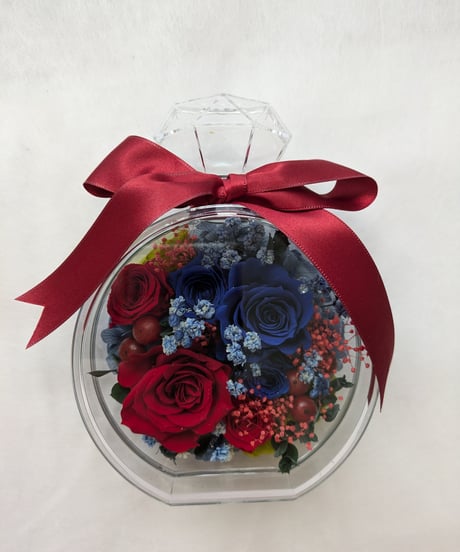 プリザーブドフラワー／青と赤の薔薇が混ざり合う魔法の香水瓶アレンジ赤リボン
