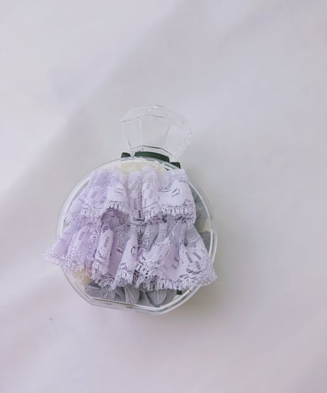 プリザーブドフラワー黒薔薇の魔法発動中シリーズ／薔薇とかすみ草の香水瓶フラワーギフト