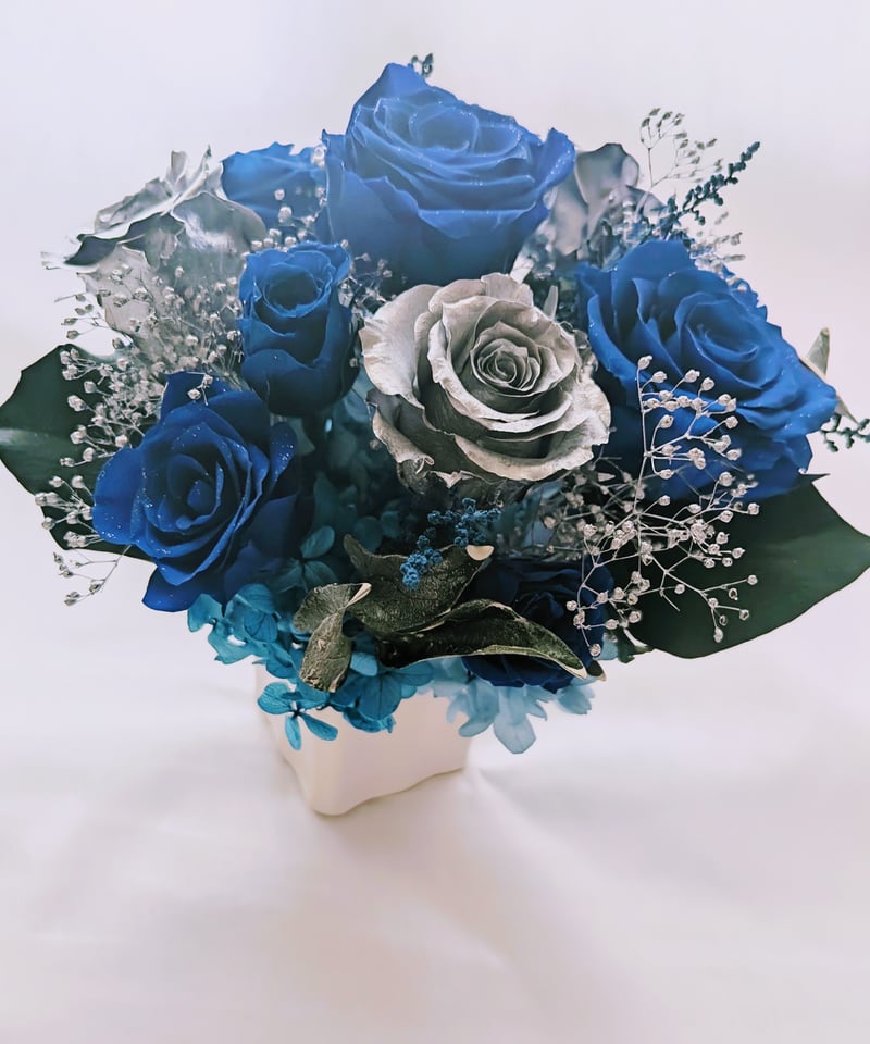 青い薔薇とシルバーローズアレンジ/プリザーブドフラワー夜空の