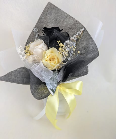 プリザーブドフラワー／花束ボックス-／3色のミニ薔薇紫と小花のミニ花束 パステルイエロー☆光彩陸離