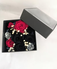 プリザーブドフラワー／フラワーボックス黒薔薇の魔法発動中3色ローズ