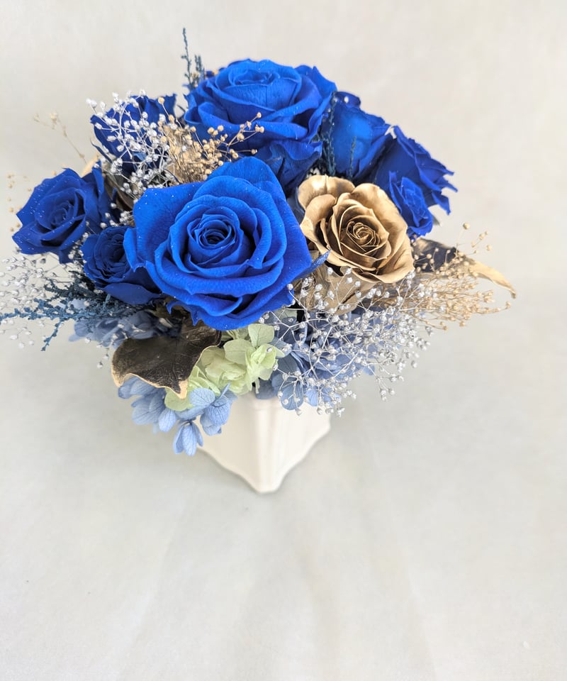 青い薔薇とゴールドローズアレンジ/プリザーブドフラワー夜空の輝き