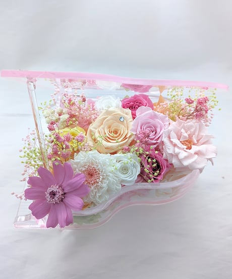 【プリザーブドフラワー／グランドピアノシリーズ】薔薇とジニアと小花の可愛い音色/フラワーケースリボンラッピング付き