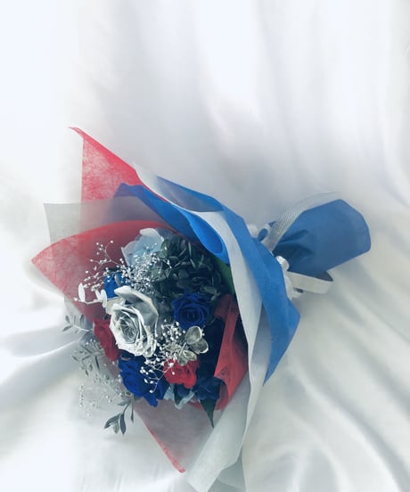 プリザーブドフラワー青と赤い薔薇にシルバーローズの魔法の枯れない花束【リボンラッピング付き】