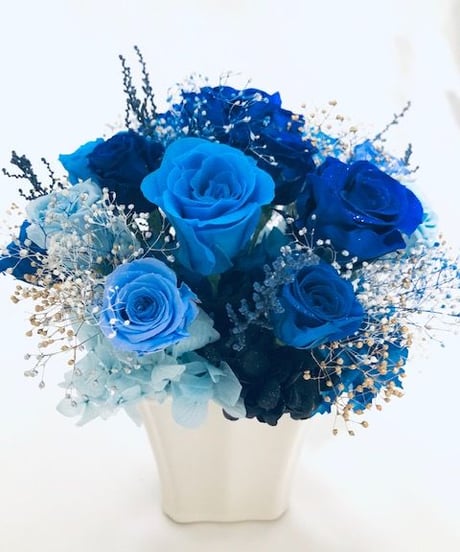 プリザーブドフラワー／星空に染まった青い薔薇の神秘と奇跡／ 陶器花器アレンジ／フラワーケース付き