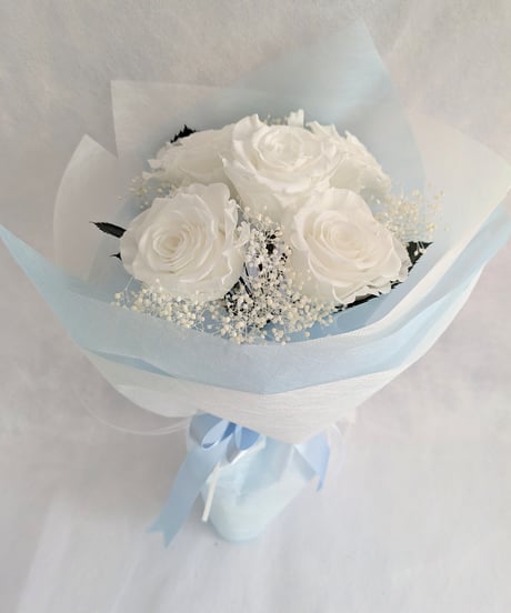 【プリザーブドフラワー大輪の白薔薇5輪とかすみ草の花束】純白の薔薇記念日・ウエディング