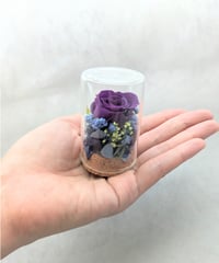 プリザーブドフラワー／紫のミニ薔薇と小花のミニガラスボトルギフト