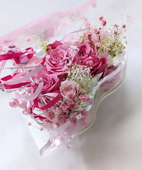【プリザーブドフラワー／グランドピアノシリーズ】ピンクの薔薇と小花の透明のピアノが奏でる美しい旋律