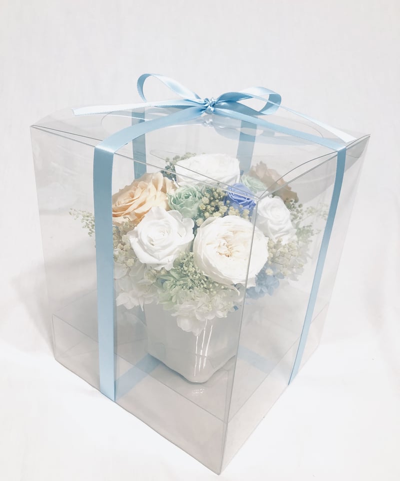 プリザーブドフラワーホワイトローズとかすみ草のふんわりアレンジ