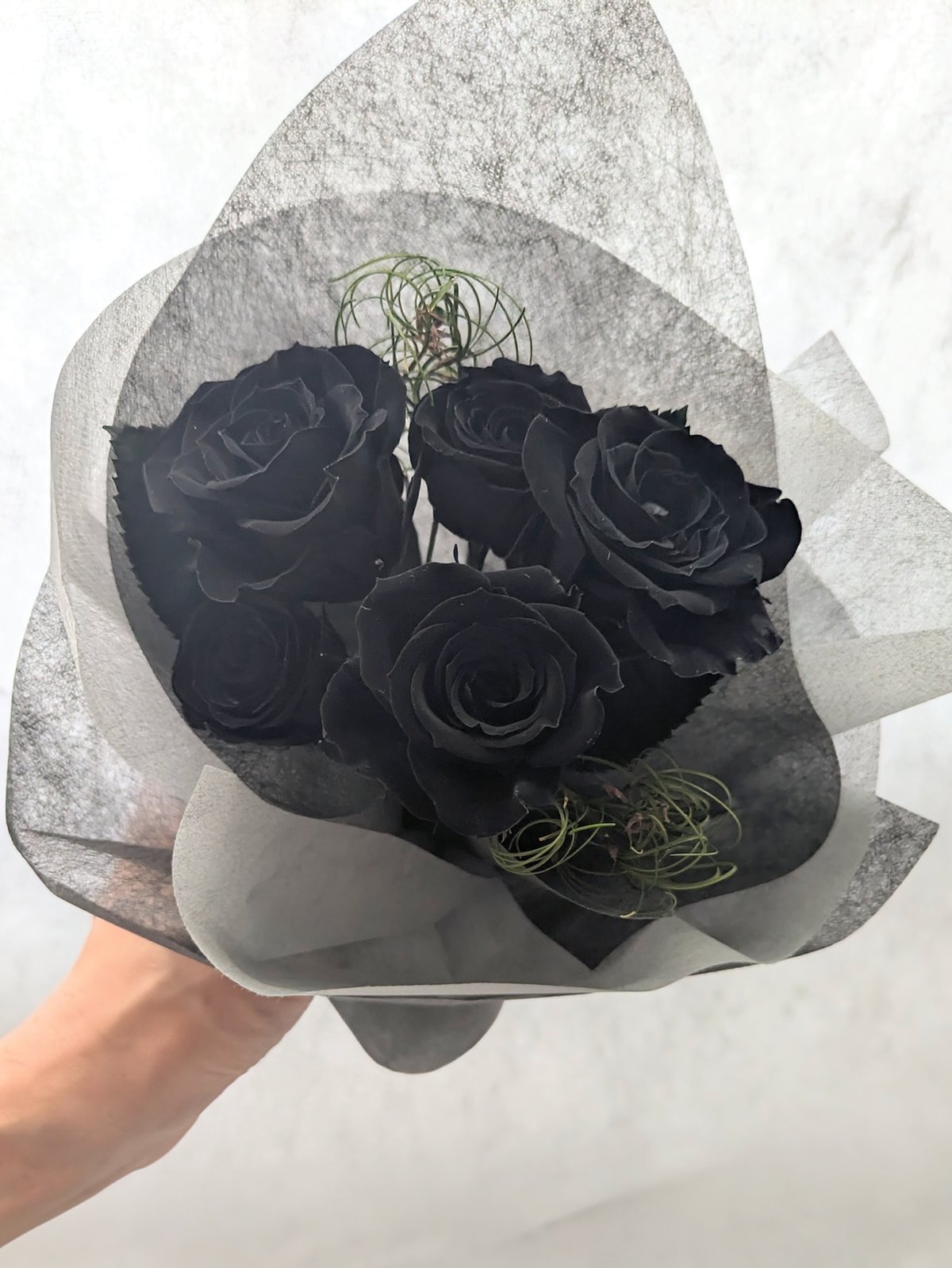 大きな 花束 ring ( black ) プリザーブドフラワー黒薔薇花束5輪／黒薔薇魔法発動中 | 世都華