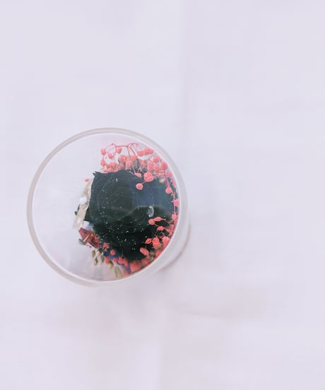 プリザーブドフラワー黒薔薇の魔法発動中シリーズ／黒薔薇と蝶々の赤いハートの魔法／ミニガラスボトル