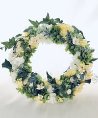 【プリザーブドフラワーリース／紫陽花にグリーンと小花と実物をかざって/ラッピング付き】