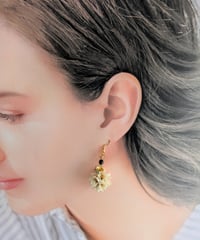 自然素材アクセサリー／お花のような木の実フラワーコーンのピアス／抜け感可愛い／イヤリングに変更可金属アレルギー対応（天然素材アクセサリー両耳用）