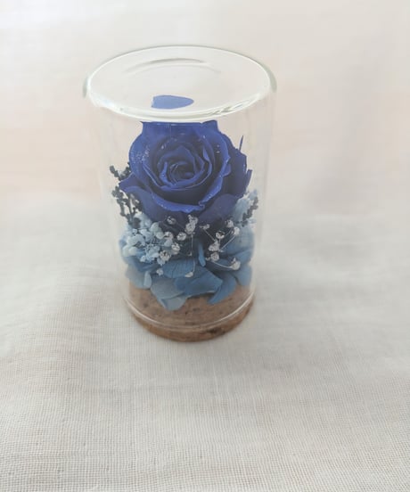 プリザーブドフラワー／青いミニ薔薇と小花のミニガラスボトル