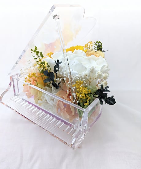 リザーブドフラワーピアノアレンジ／クチナシと薔薇と小花の優しい音色（フラワーケース付き）