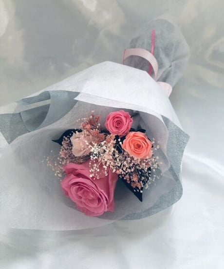 ピンクローズとミニ薔薇とかすみ草のふんわり花束（プリザーブドフラワー）