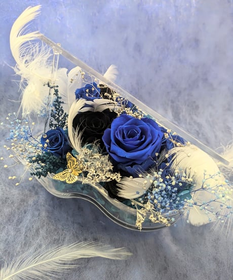 プリザーブドフラワー／グランドピアノシリーズ黒薔薇の魔法発動中／青い薔薇と黒薔薇の天使の音色