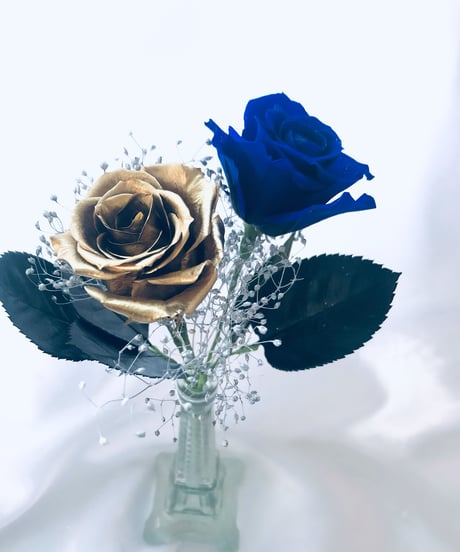 プリザーブドフラワーゴールドローズと青い薔薇の花束ギフト