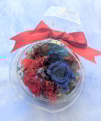プリザーブドフラワー／青と赤の薔薇が混ざり合う魔法の香水瓶アレンジ