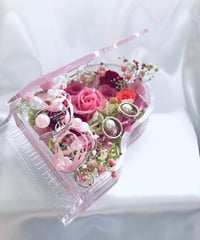 プリザーブドフラワー／グランドピアノ ウェディングリングピロー 透明のピアノが奏でる美しい旋律【リボンラッピング付き】【ウェディング お祝い 演奏会 フラワーギフト】