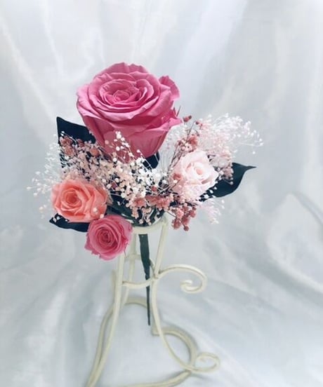 ピンクローズとミニ薔薇とかすみ草のふんわり花束（プリザーブドフラワー）