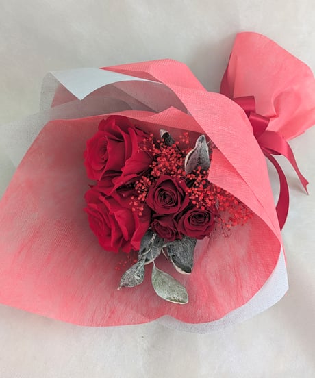 プリザーブドフラワー赤薔薇とミニ薔薇とかすみ草のふんわり花束8本タイプ（花束ラッピング）