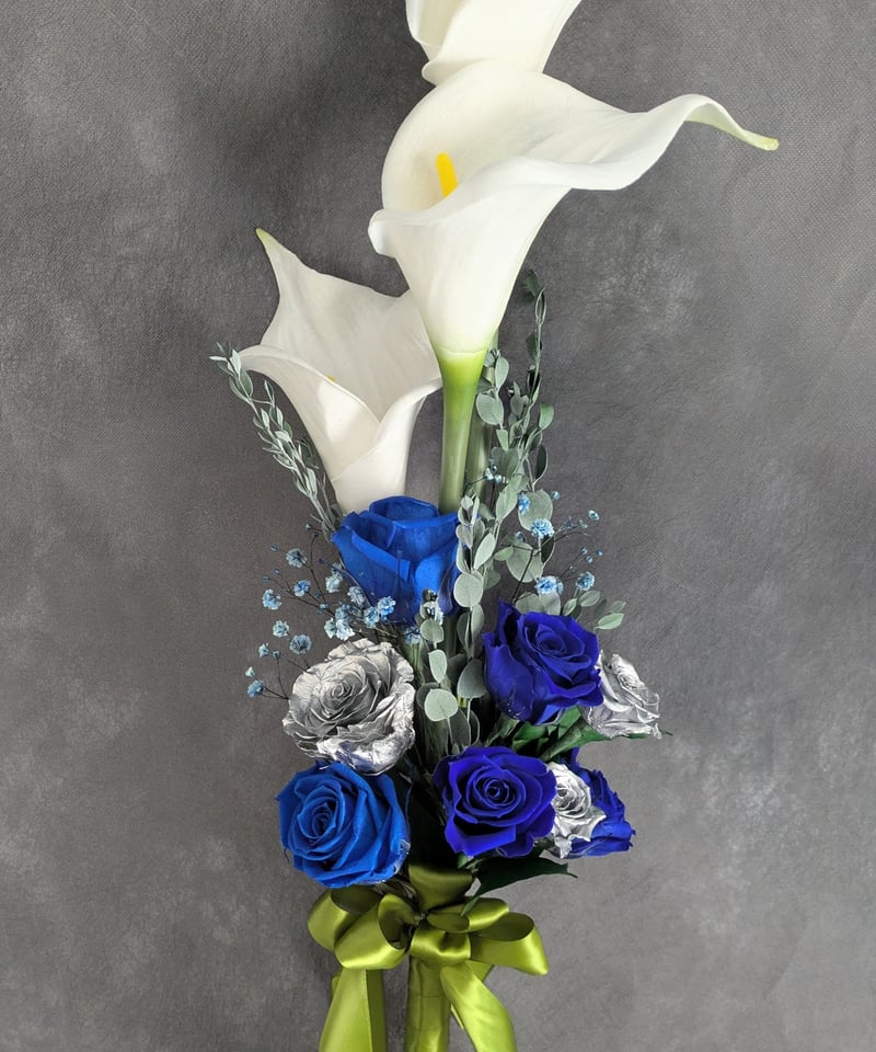 プリザーブドフラワーカラーと青い薔薇のクラッチブーケ(カラーのみ