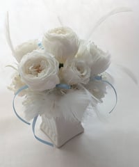 プリザーブドフラワー／ふんわりと明るく優しい薔薇たちの白い陶器