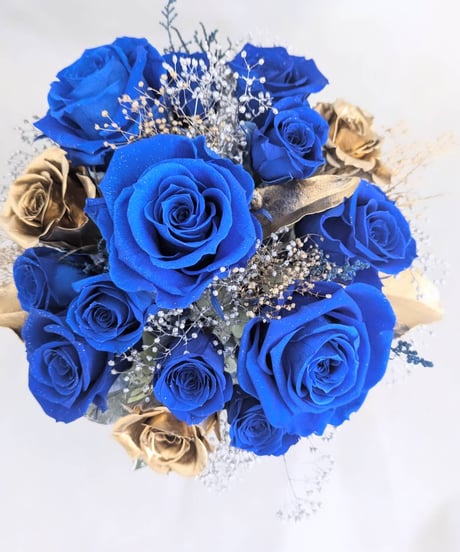 青い薔薇とゴールドローズアレンジ/プリザーブドフラワー夜空の輝き（フラワーケースリボンラッピング付き）