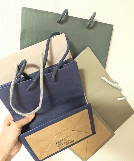 手さげの紙袋／単品購入はできません