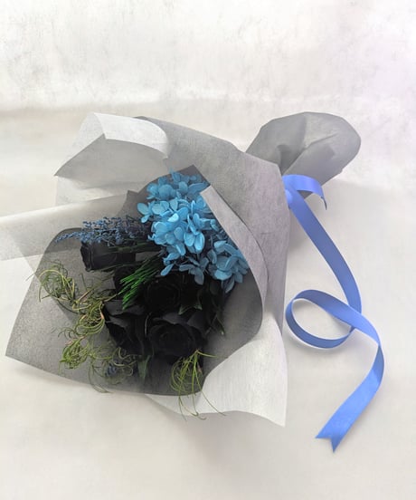 プリザーブドフラワー／黒薔薇7輪と緑と青い紫陽花の花束（黒薔薇の魔法発動中シリーズ）