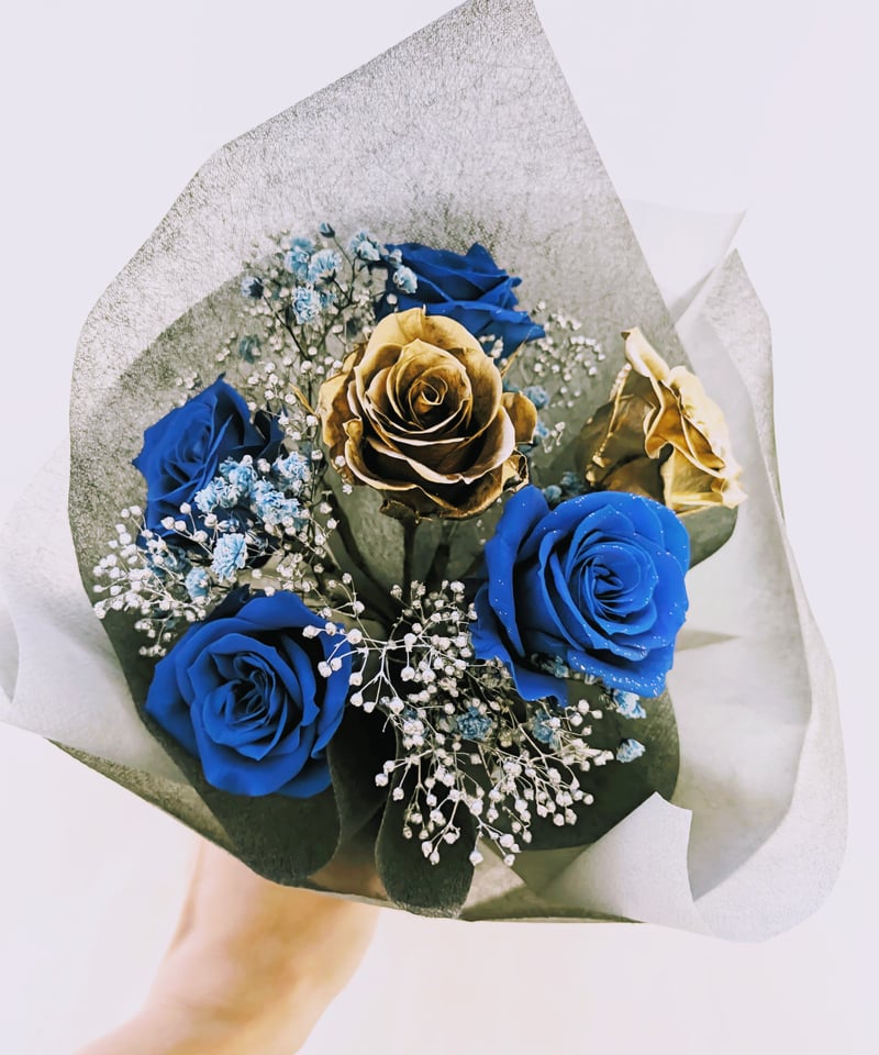 プリザーブドフラワー青とゴールドローズの6輪 枯れない花束（花束