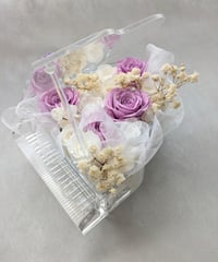 【プリザーブドフラワー／グランドピアノシリーズ】ライラックと白い薔薇の奏でる優しい癒しの音色【フラワーケースにリボンラッピング付き送料無料】