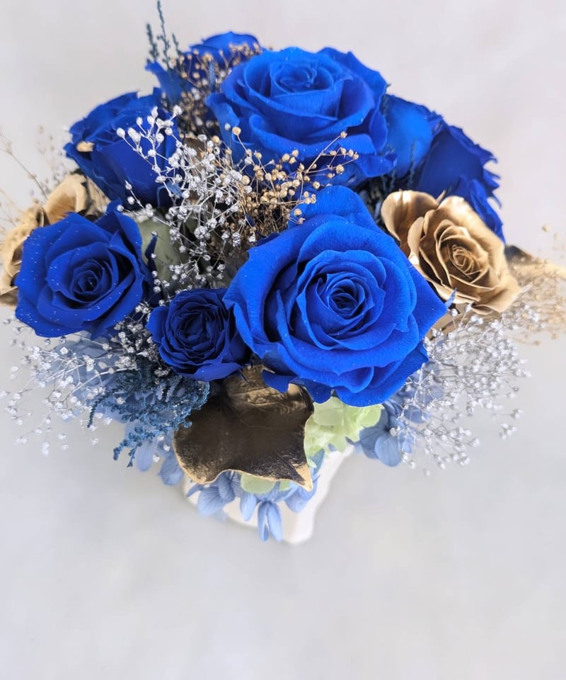 青い薔薇 様@KC & IW 青い薔薇とゴールドローズアレンジ/プリザーブドフラワー夜空の輝き