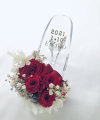 プリザーブドフラワーガラスの靴アレンジ・真紅の薔薇とリボンのプレゼント・フラワーケースリボンラッピング付き