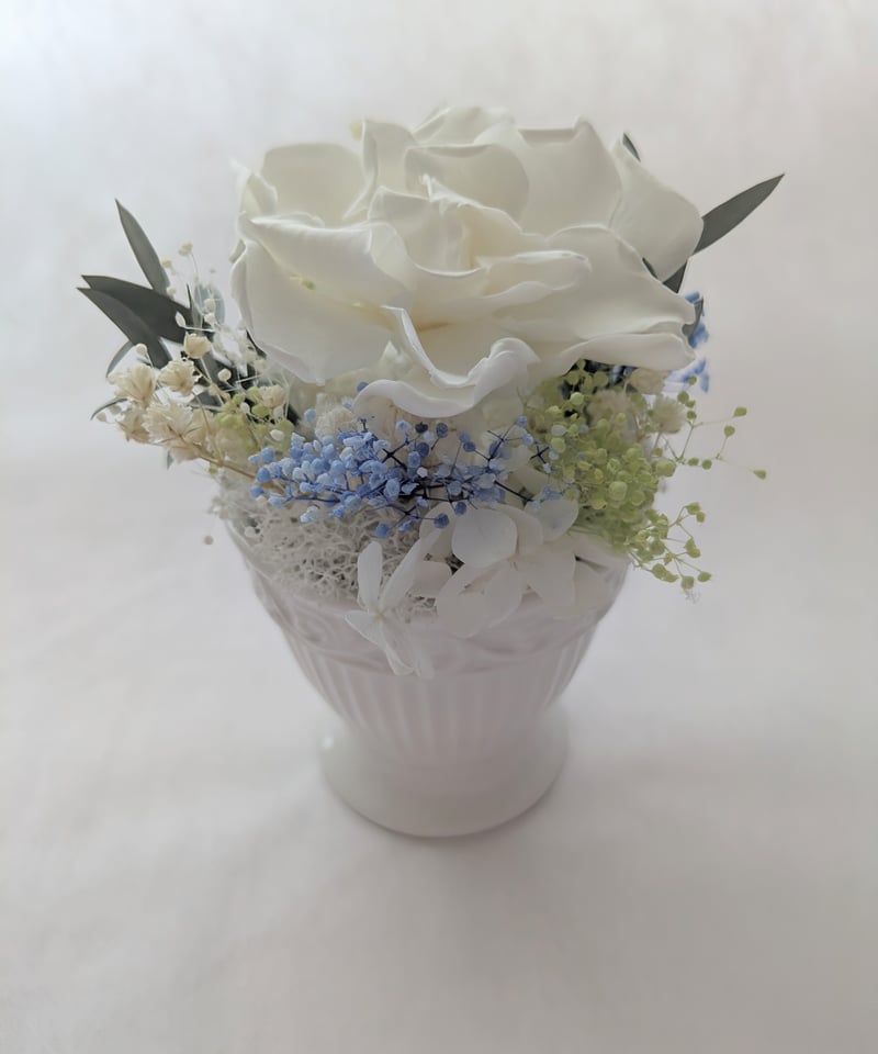 プリザーブドフラワー/クチナシの花の白い輝き/フラワーケースリボン