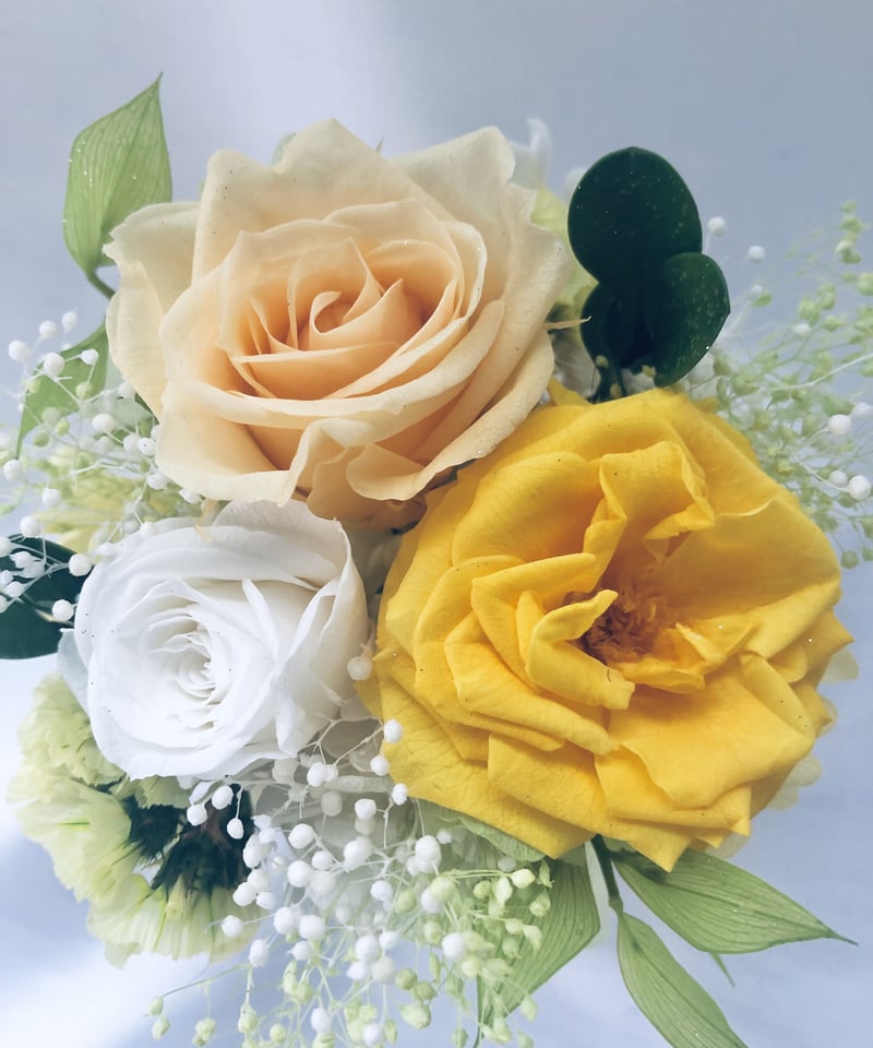 プリザーブドフラワー黄色と白とパステルオレンジローズ、小花の