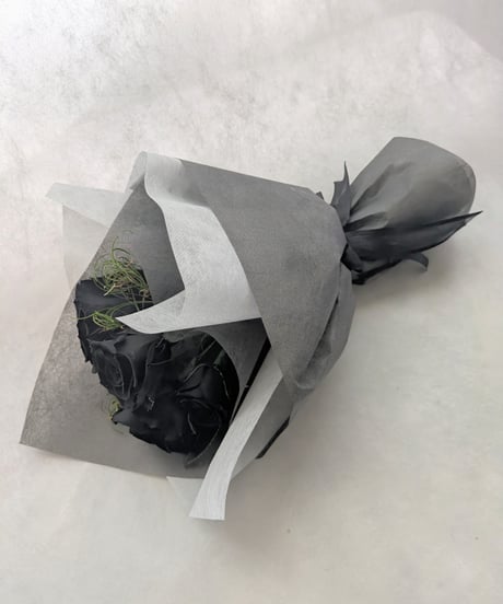 プリザーブドフラワー黒薔薇花束5輪／黒薔薇魔法発動中