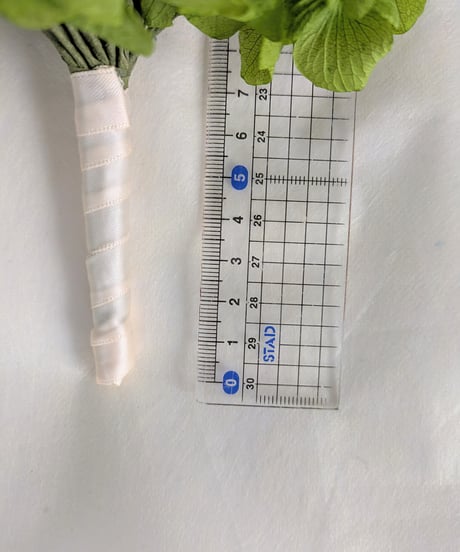 プリザーブドフラワー／グリーンローズと小花の飾り花（お供え使用可・花器は含まれません）