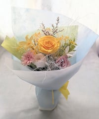 プリザーブドフラワー緑の薔薇9輪とかすみ草の花束（花束ラッピング
