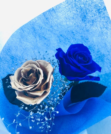 プリザーブドフラワーゴールドローズと青い薔薇の花束ギフト