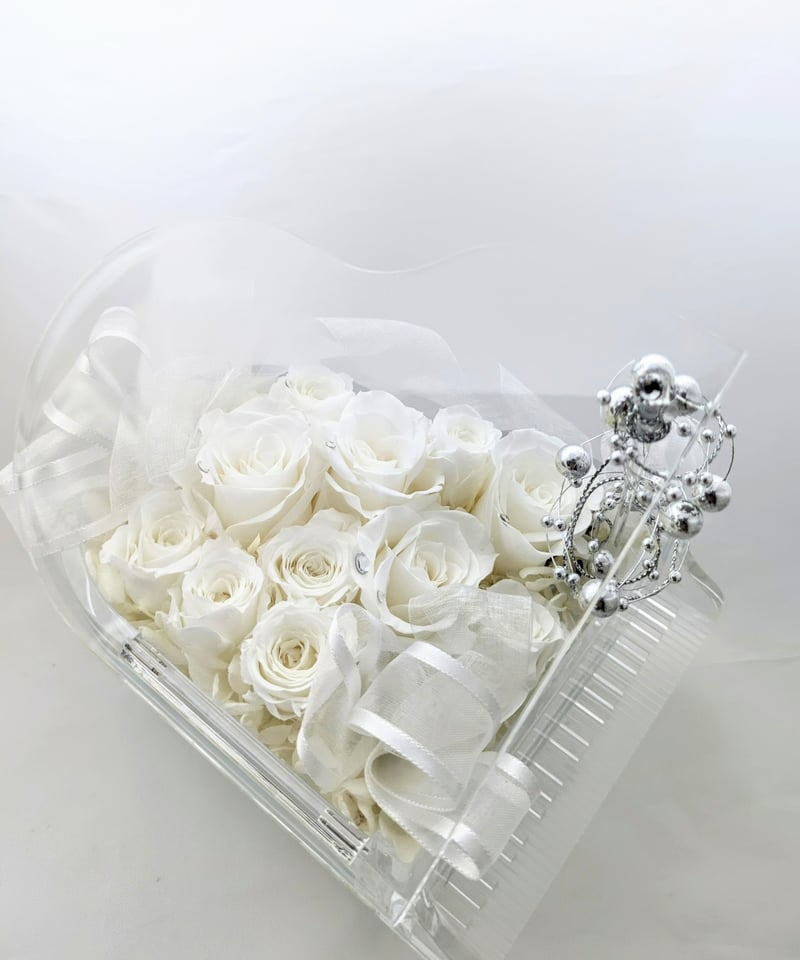 豪華ケース入りブリザードフラワー白バラ薔薇⭐︎美品 プリザーブドフラワー／グランドピアノシリーズ】清楚な白い薔薇に純粋