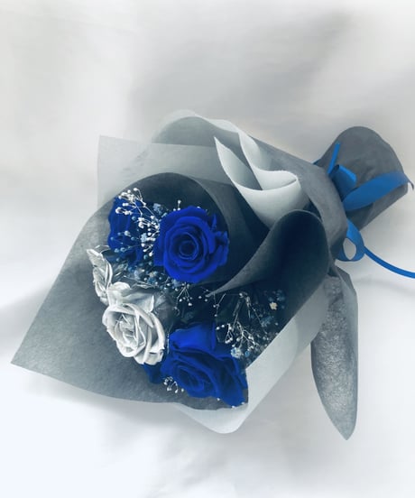 プリザーブドフラワー青とシルバーローズの6輪 花束（花束ラッピング）
