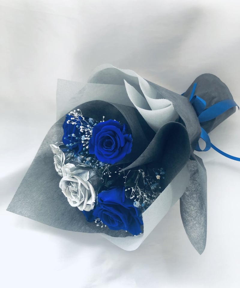 プリザーブドフラワー青とシルバーローズの6輪 花束（花束ラッピング