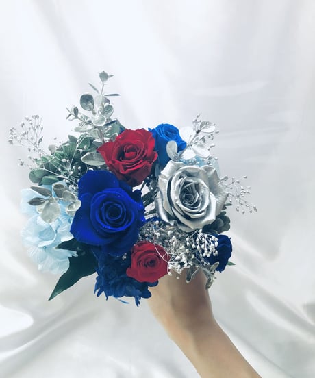 プリザーブドフラワー青と赤い薔薇にシルバーローズの魔法の枯れない花束【リボンラッピング付き】