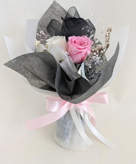 プリザーブドフラワー／花束ボックス／3色のミニ薔薇紫と小花のミニ花束 ピンク／光彩陸離