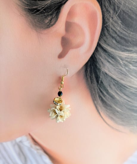 自然素材アクセサリー／お花のような木の実フラワーコーンのピアス／抜け感可愛い／イヤリングに変更可金属アレルギー対応（天然素材アクセサリー両耳用）